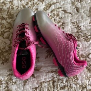 Girls soccer cleats NWOT